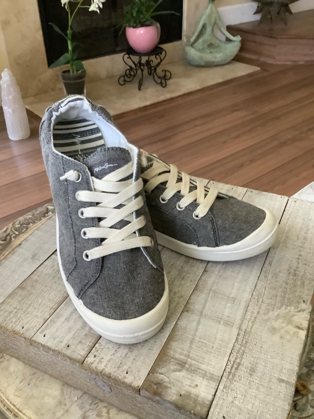 Maui and Sons Women's Gray Canvas  Pull-On Sneakers with White Laces Size 8